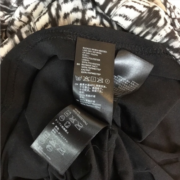 H & M size 2 black white and gray dress
Body is lined arms are not
3/4 s… - Picture 7 of 16